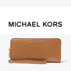 Michael Kors Jet Set Wristlet